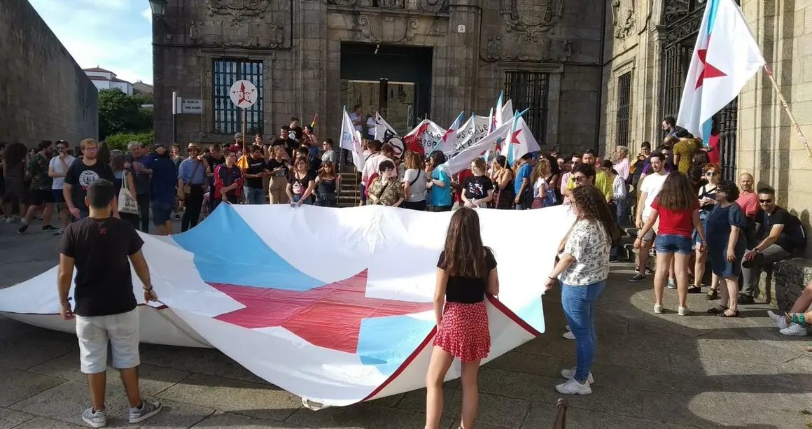 Homenaxe de Galiza Nova a Rosal&iacute;a de Castro e Castelao