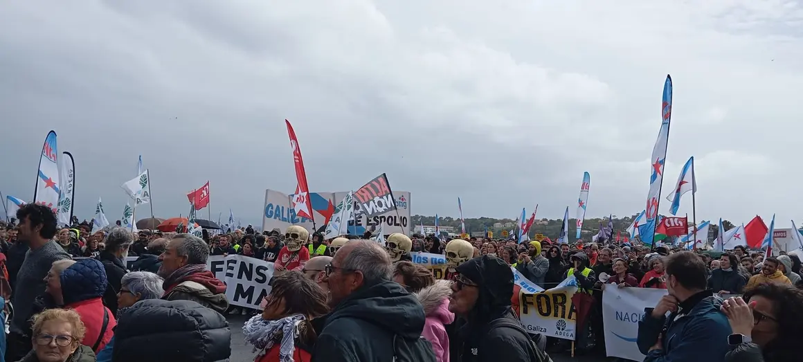 Manifestaci&oacute;n contra Altri na Pobra do Carami&ntilde;al - 8