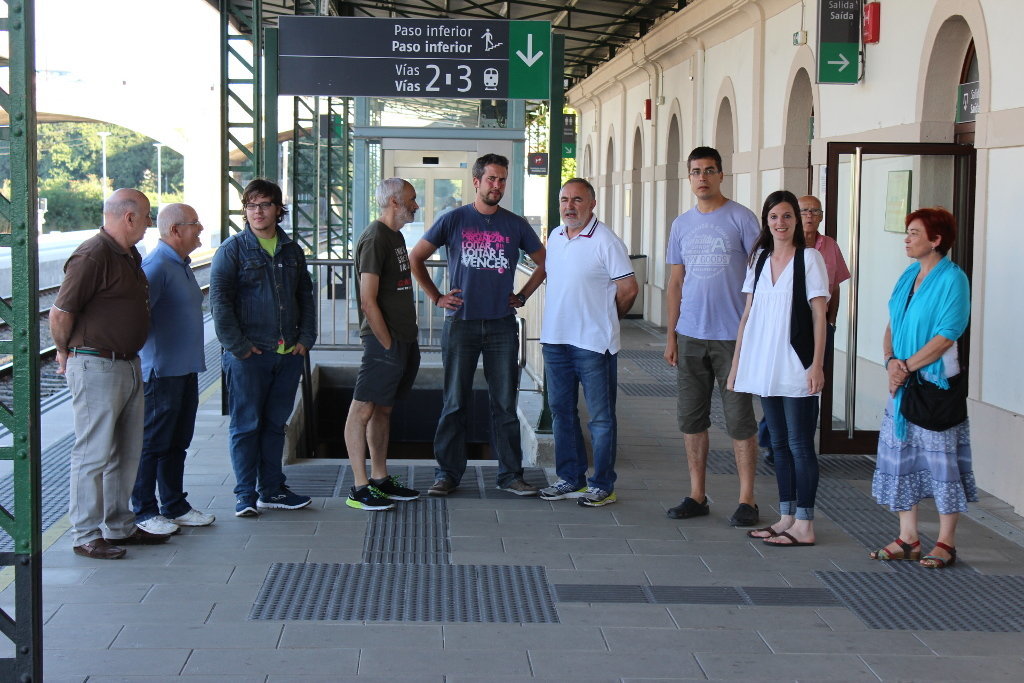 Olalla Rodil e compañeir@s de candidatura na estación do tren de Lugo