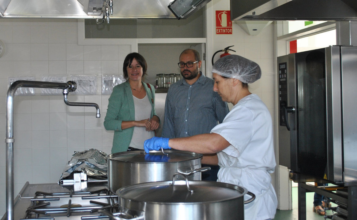 Ana Pontón visita a cociña da Escola infantil de Ames