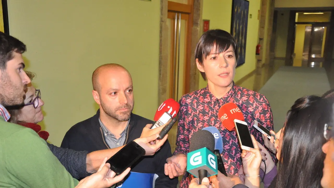Ana Pont&oacute;n atende aos medios de comunicaci&oacute;n