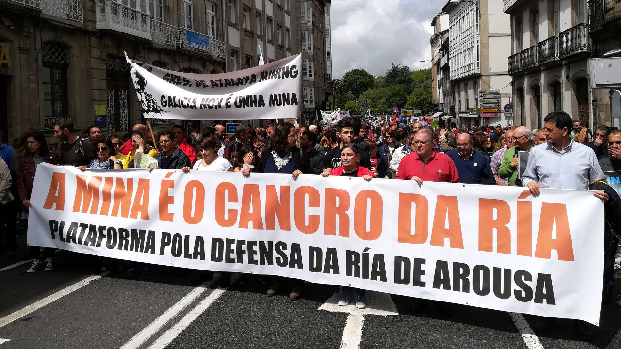 Manifestación contra a mina de Touro-O Pino