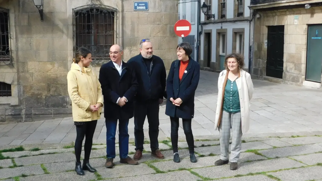 Diante da Casa Cornide