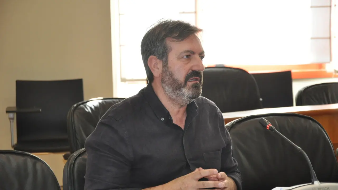 Lu&iacute;s Bar&aacute;