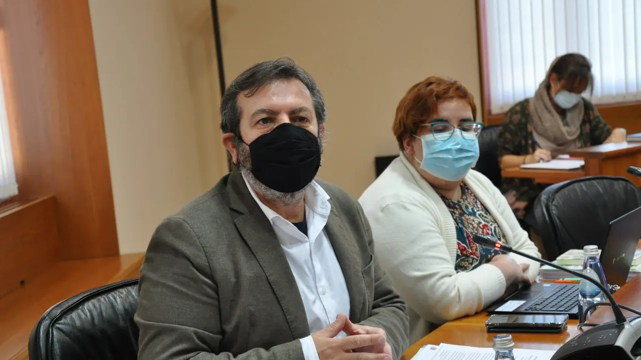 Lu&iacute;s Bar&aacute; e Iria Carreira