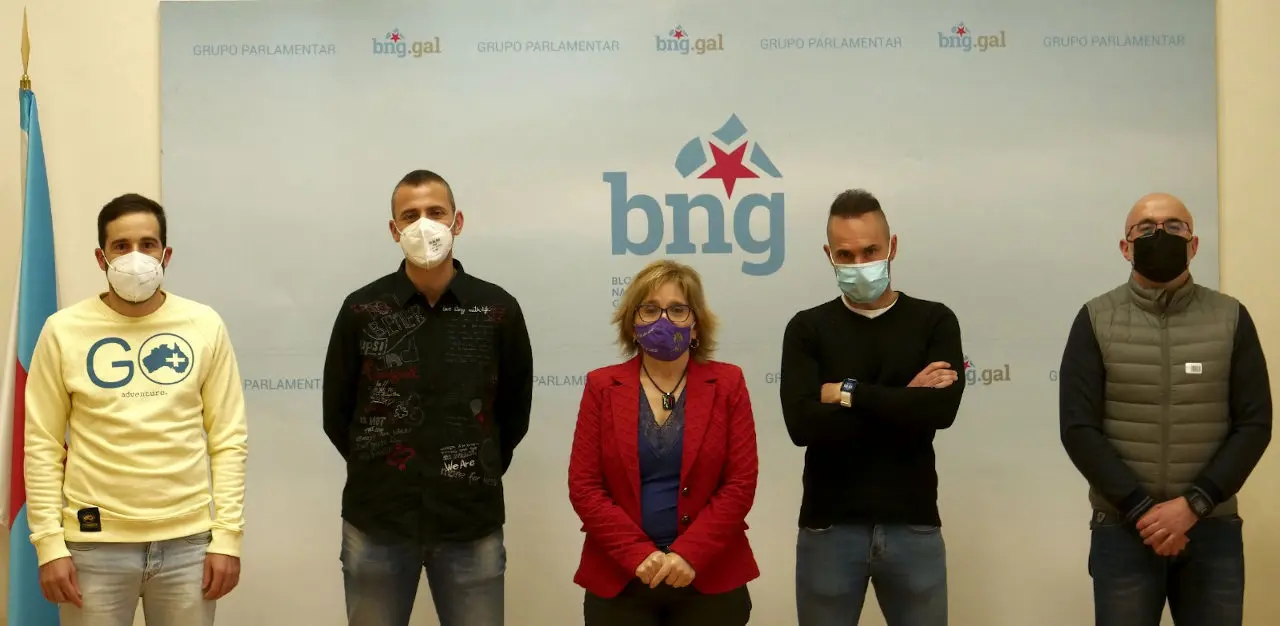 Montse Prado e traballadores ambulancias