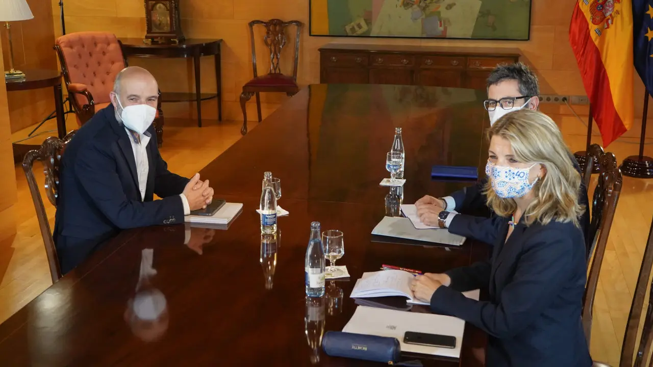 N&eacute;stor Rego reunido co goberno