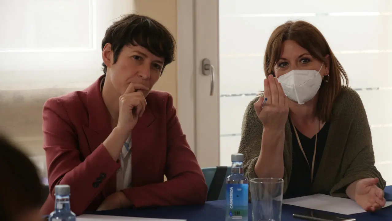 Ana Pont&oacute;n e Cristina Cid