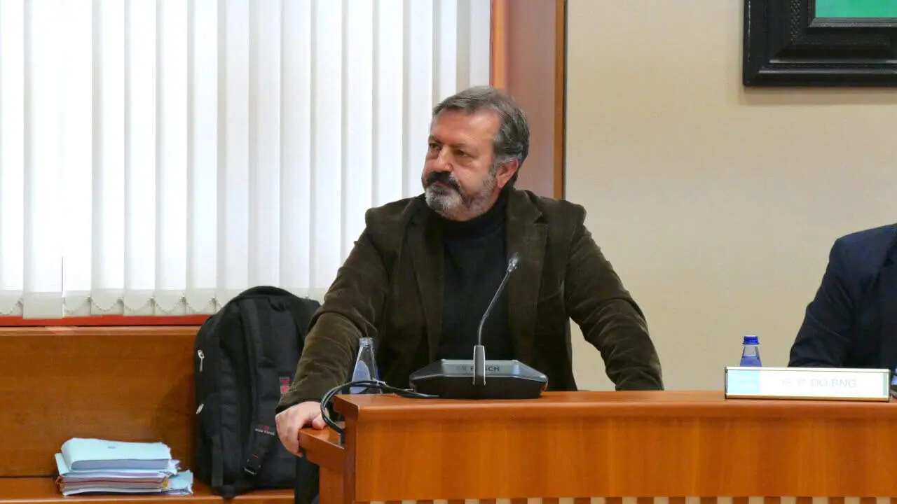 Lu&iacute;s Bar&aacute;