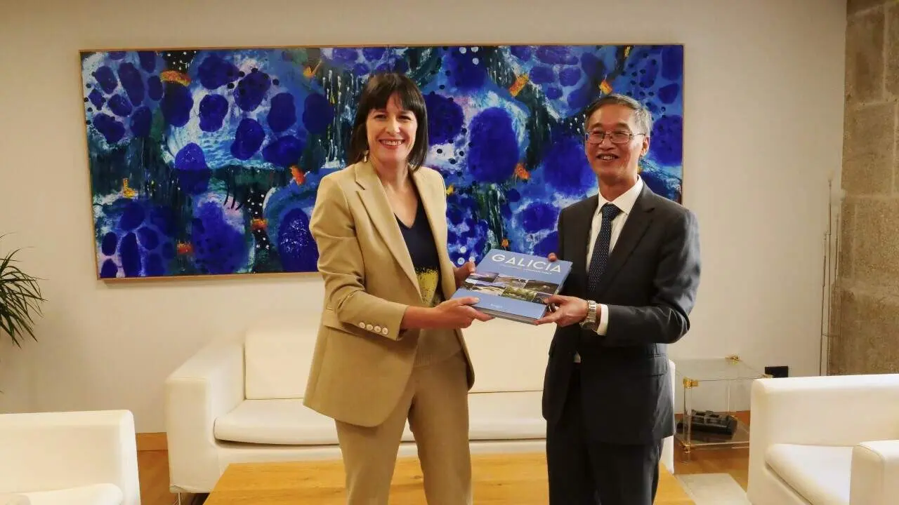Ana Pont&oacute;n e Yao Jing