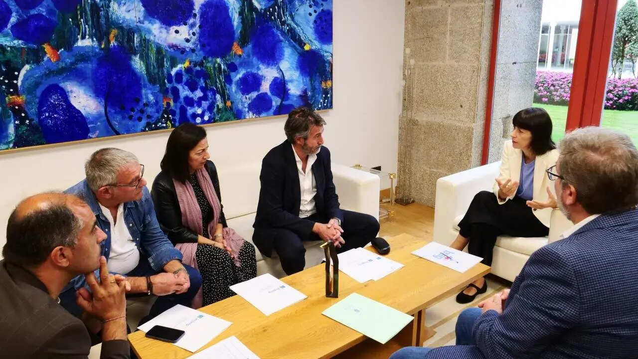 Ana Pont&oacute;n encontro delegaci&oacute;n Fegamp