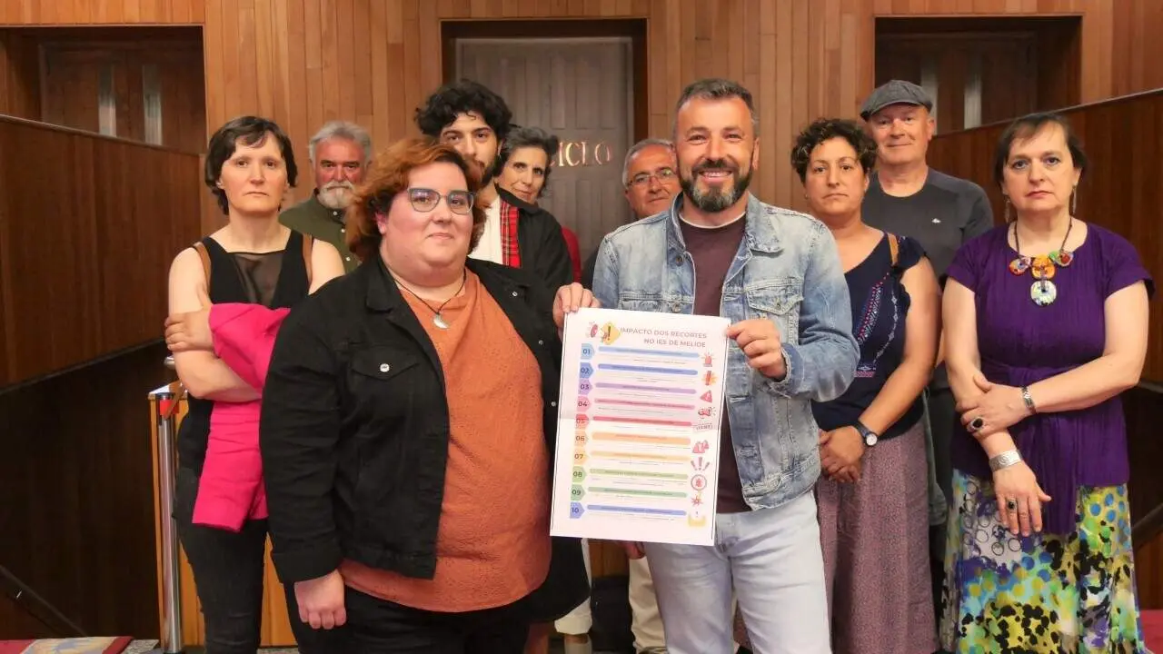 Iria Carreira con representantes do IES de Melide