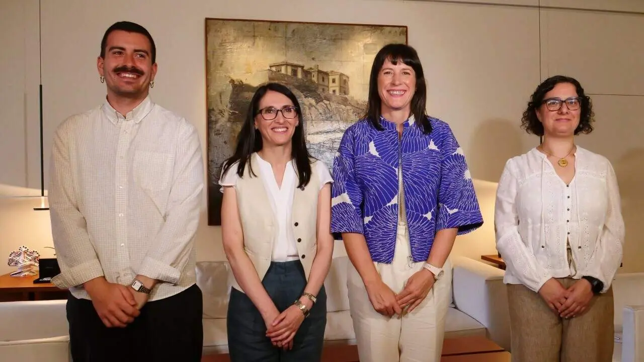 Ana Pont&oacute;n e Daniel Castro nun  encontro coa reitora USC