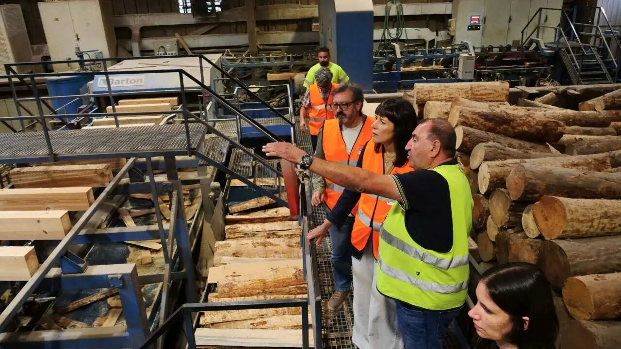 Ana Pont&oacute;n visita Serrer&iacute;as Rodr&iacute;guez en Valga