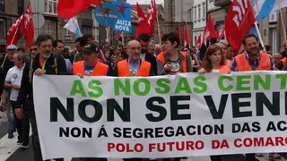 Manifestaci&oacute;n contra a venda das centrais do Xallas