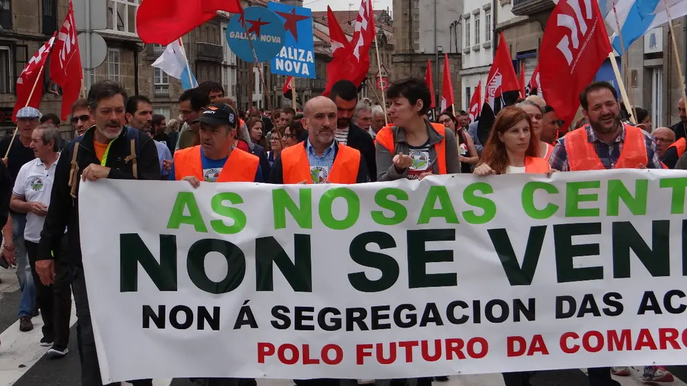Manifestaci&oacute;n contra a venda das centrais do Xallas