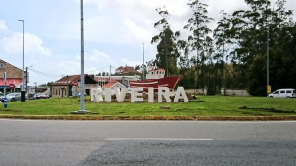 Letreiro &aacute; entrada de Ribeira