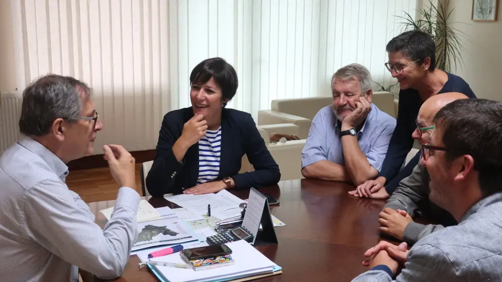 Ana Pont&oacute;n co grupo municipal de Carballo
