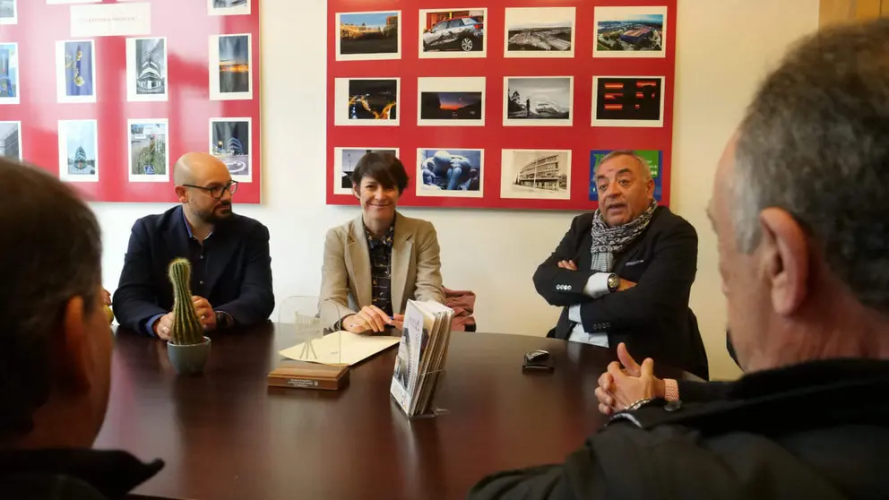 Ana Pont&oacute;n e asociaci&oacute;n de empresarios