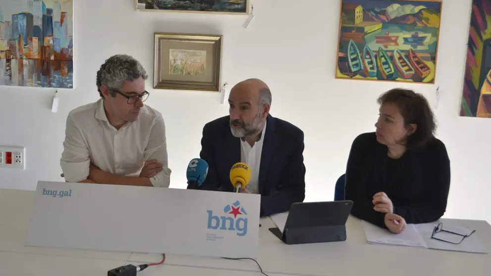 Iv&aacute;n Rivas, N&eacute;stor Rego e Mercedes Tob&iacute;o