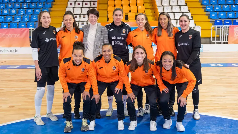 Ana Pont&oacute;n co equipo Burela-Pescados Rub&eacute;n