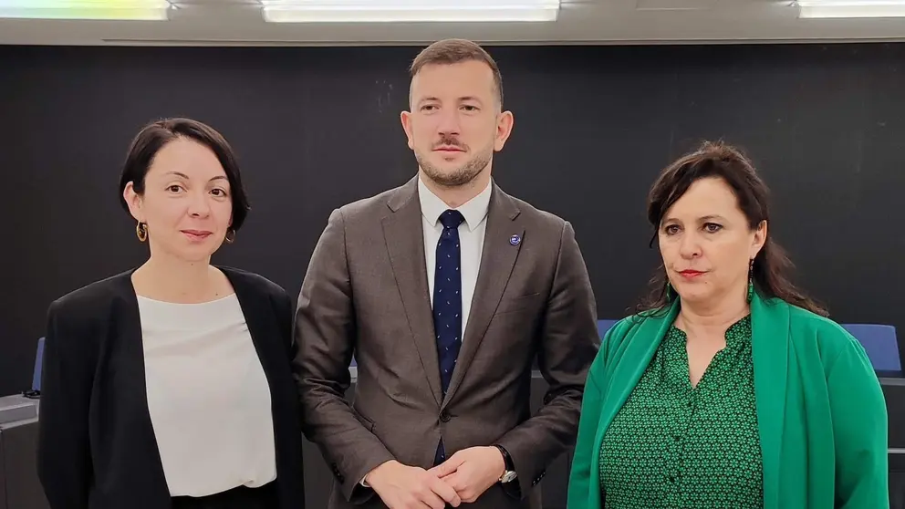 Mar&iacute;a Lago, Virginius Sinkevicius e Ana Miranda