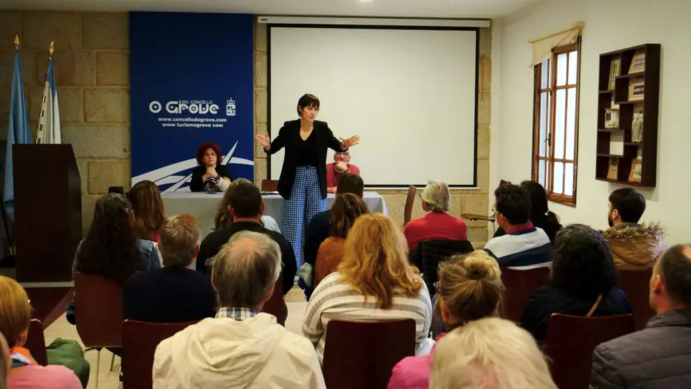 Ana Pont&oacute;n reuni&oacute;n con mariscadoras