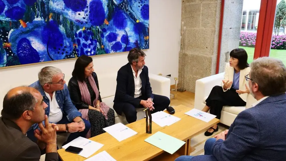 Ana Pont&oacute;n encontro delegaci&oacute;n Fegamp