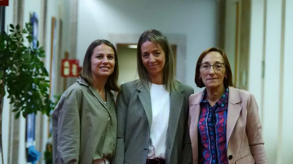 Rosana P&eacute;rez con nais do Colexio da Barqui&ntilde;a de Noia