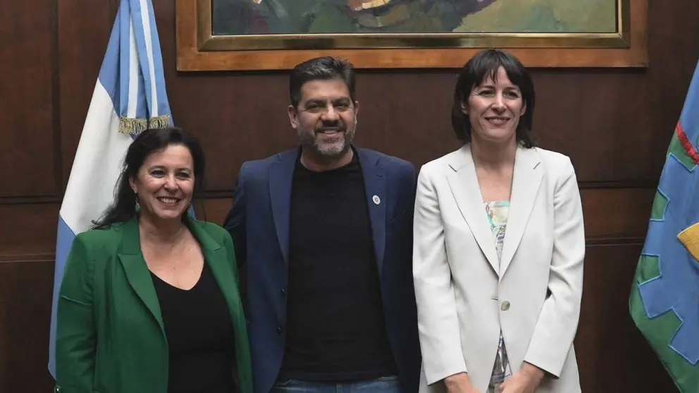 Ana Miranda, Carlos Bianco (ministro de Gobernaci&oacute;n da provincia de Bos Aires) e Ana Pont&oacute;n