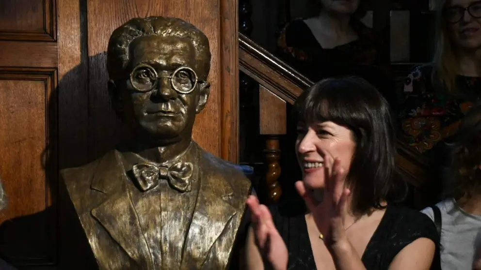 Busto de Catelao e Ana Pont&oacute;n