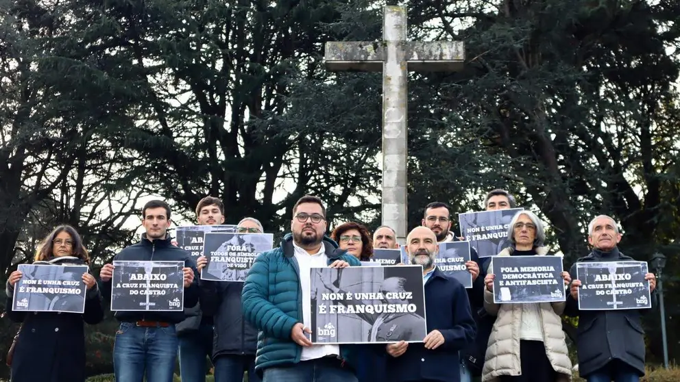 Acci&oacute;n BNG cruz franquista Castro