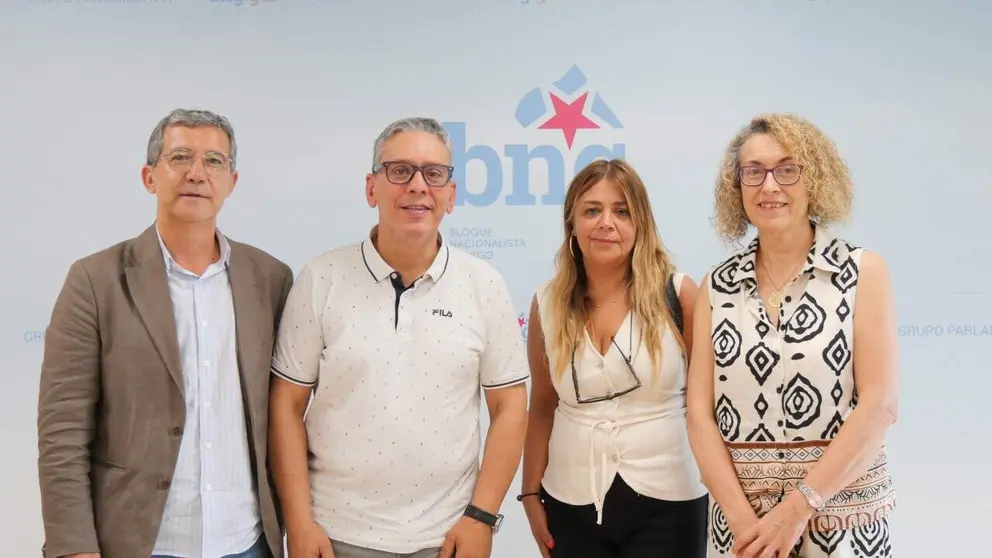 Cristina Fernandez e Iago TAbares xunto a representantes a CIG