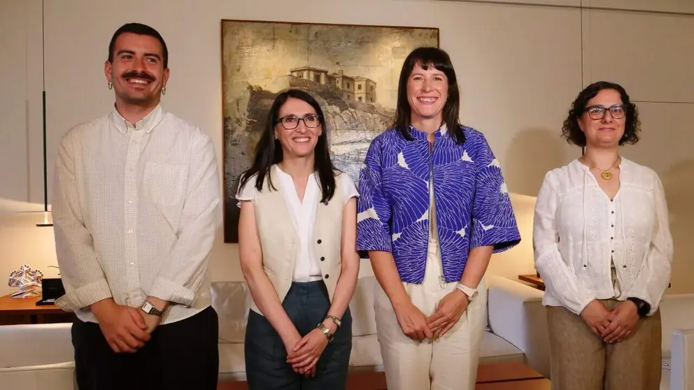 Ana Pont&oacute;n e Daniel Castro nun  encontro coa reitora USC