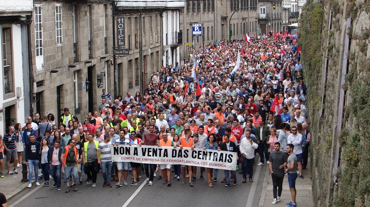 Manifestación contra a venda das centrais do Xallas